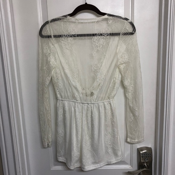 Misguided Lace Romper - Picture 5 of 6